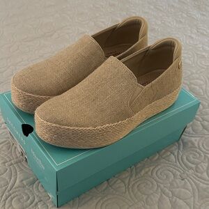 Skechers-  Martha Steward By The Sea